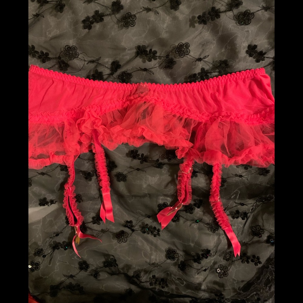 Victoria’s Secret flirty garter belt FINAL
